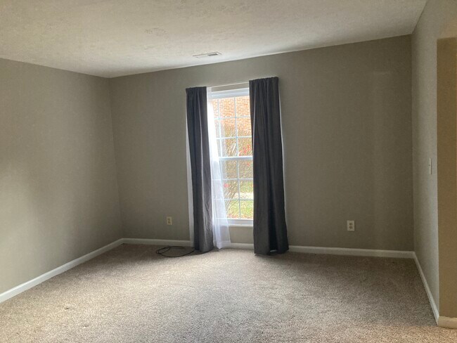Foto del edificio - 831 Clareridge Ln