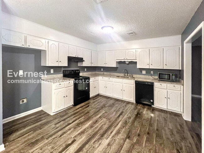 Building Photo - 300 Bellewood Ln