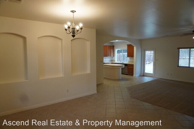Building Photo - 4 br, 2 bath House - 5208 Vista Del Mar Dr