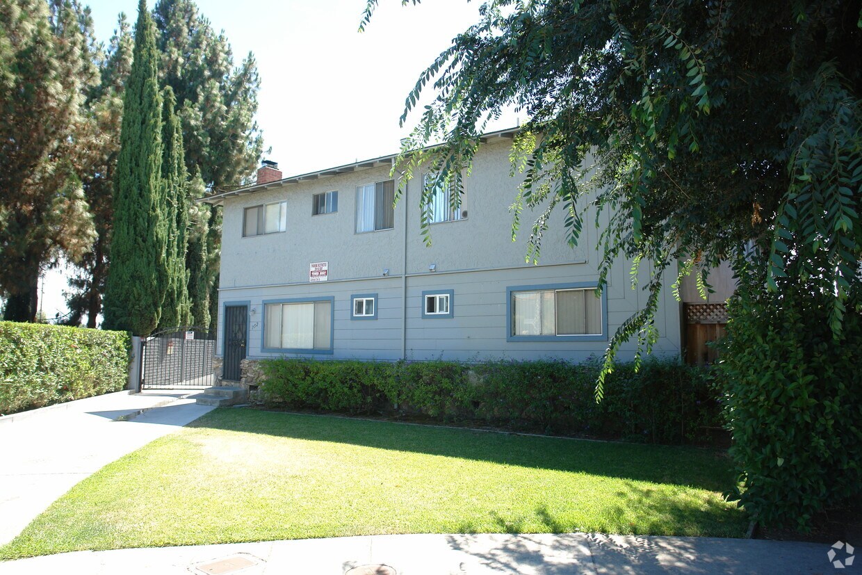 Primary Photo - 752 Deland Ave