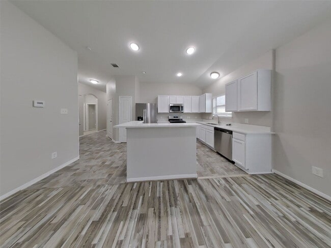 Building Photo - 21451 Sullivan Forest Dr