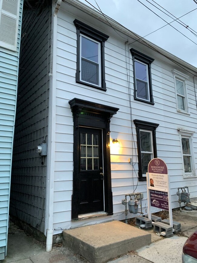Building Photo - 170 E Penn St