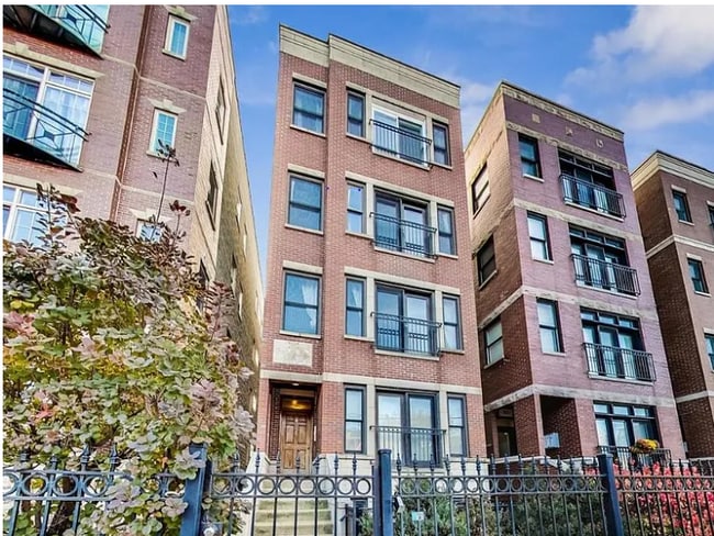 Building Photo - 2627 W Belmont Ave