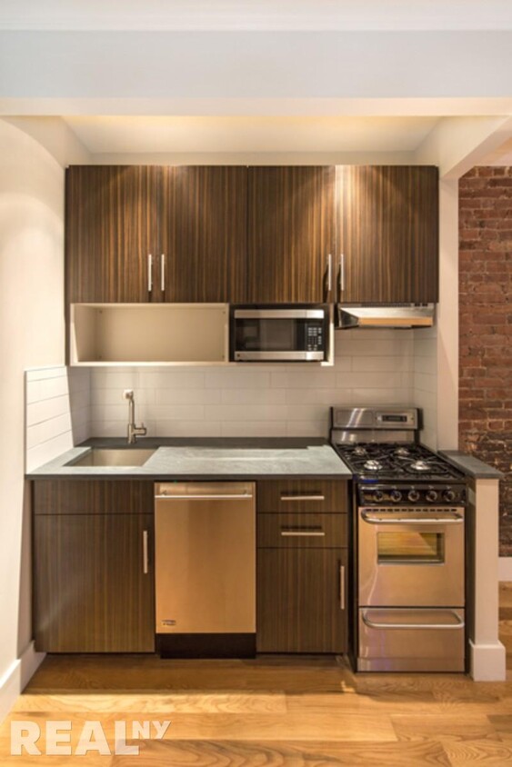 Building Photo - 515 West 47th Street