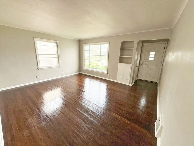 Foto del edificio - 3 BED 1 BATH BEAUTIFUL SINGLE FAMILY HOME ...