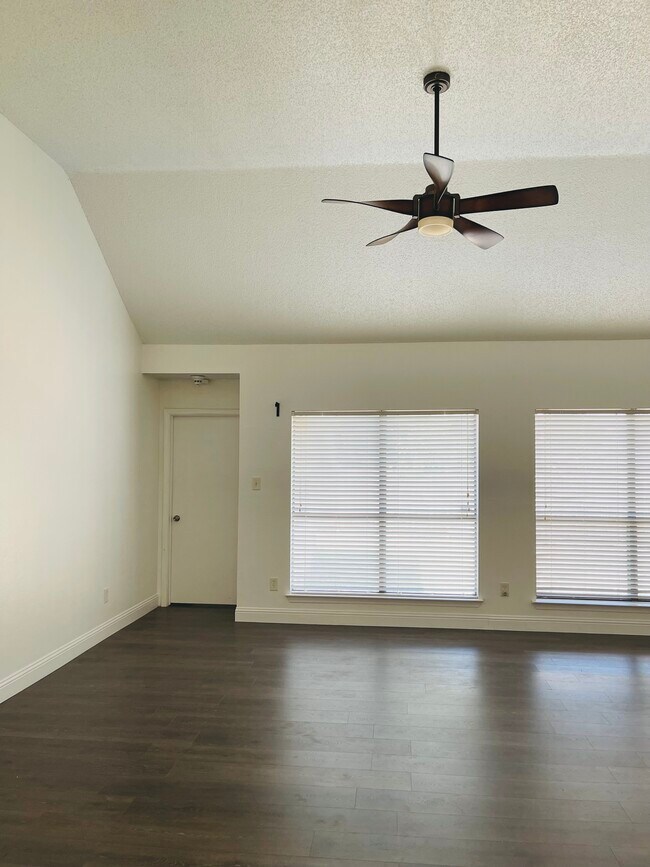 Foto del edificio - 1232 Castleman Dr
