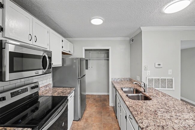 Building Photo - 10971 Harrowfield Rd