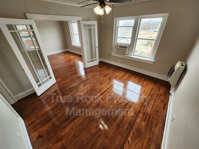 Foto del edificio - 804 E Main St