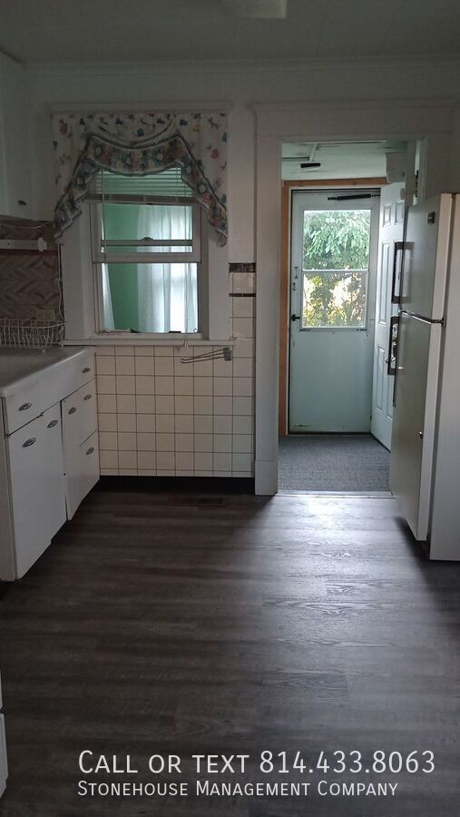 Foto del edificio - Nice 3 bedroom single family home with lar...