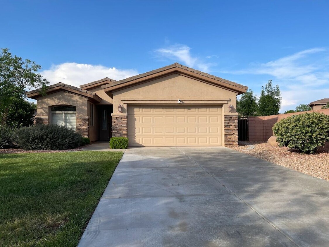 Foto principal - Beautiful 3 Bedroom Home in Coral Canyon!