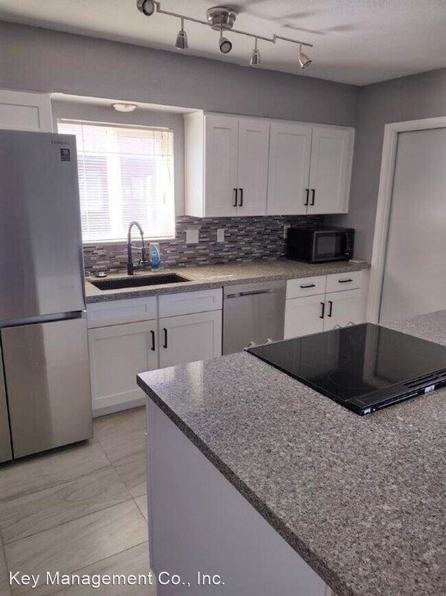 Building Photo - 3 br, 2 bath House - 4742 W. Sandra Terrace