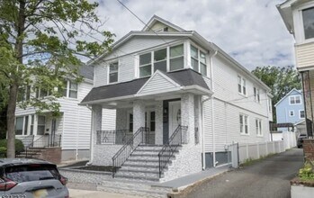 Building Photo - 40 Warman St