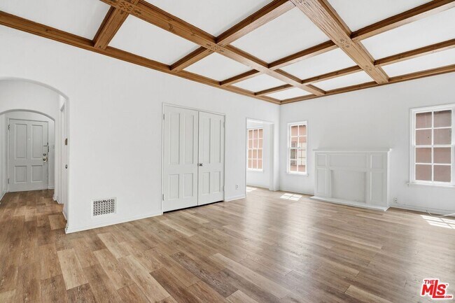 Building Photo - 140 S Camden Dr
