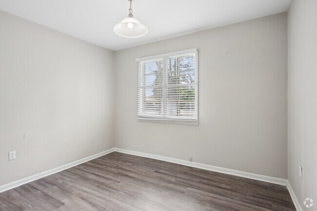 2 habitaciones, 1 baño - 1100 pies cuadrados - Comedor - The Oaks at Anderson Apartments