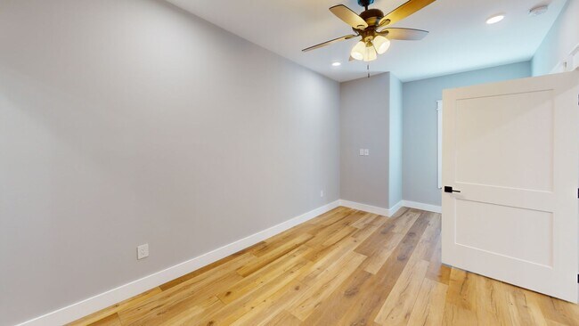 Foto del edificio - 1207 Hedge Ave