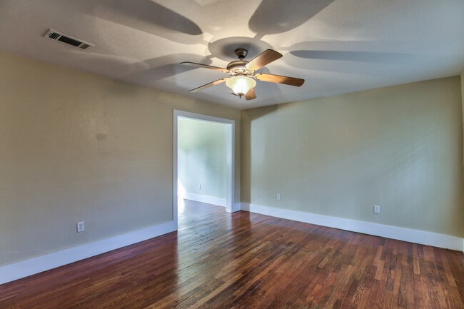 Photo - 2002 Apartment