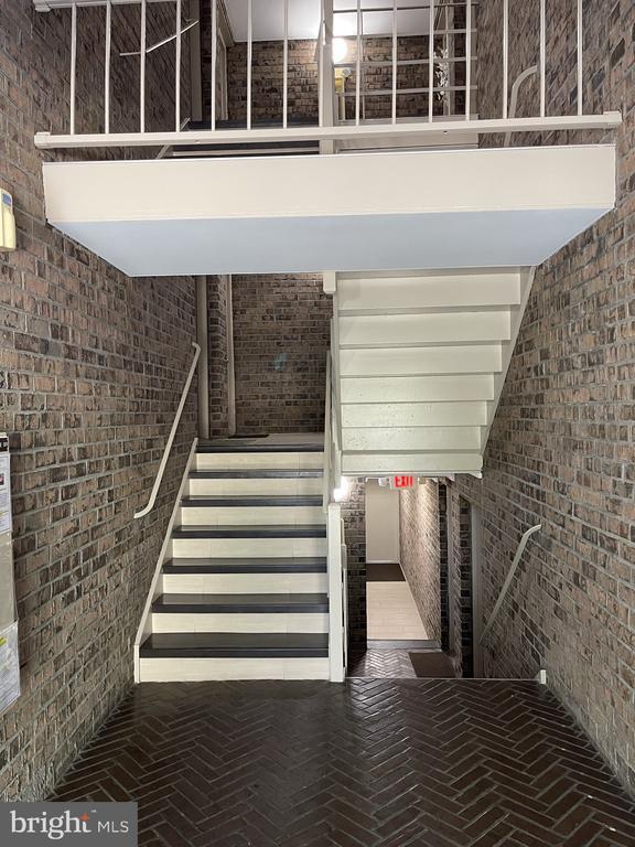 Building Photo - 19 Silverwood Cir