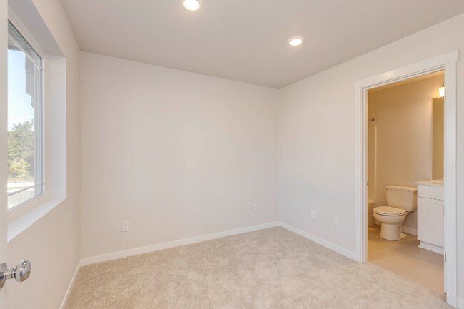 Foto del edificio - 7582 NW Elise Ave