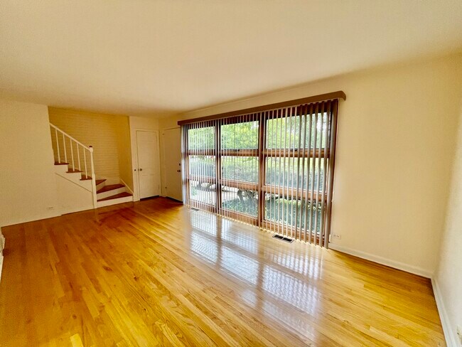 Building Photo - 317 Woodlawn Ave