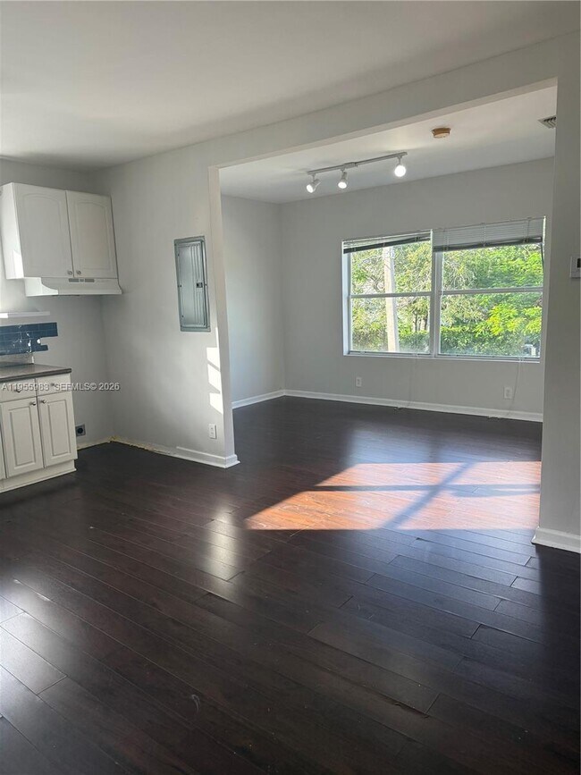 Building Photo - 576 NE 63rd St