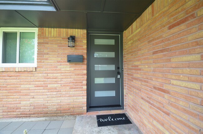 Foto del edificio - 9011 Theysen Dr