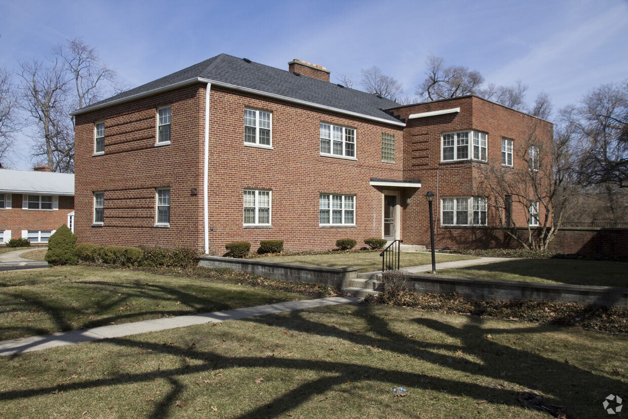 Primary Photo - 1990 Elmwood Ave