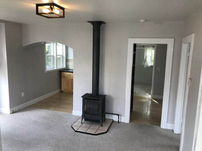 Front Room - 1009 6th St #A