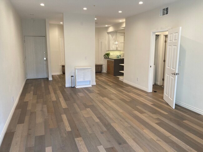 Foto del edificio - 14050 Magnolia Blvd
