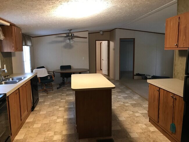 Kitchen - 15480 Old River Rd