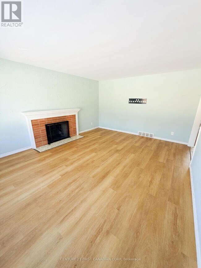 Photo du bâtiment - 37 Stormont Dr