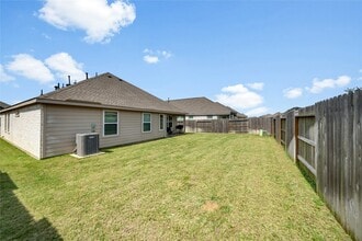 Building Photo - 32239 Cedar Crst Dr