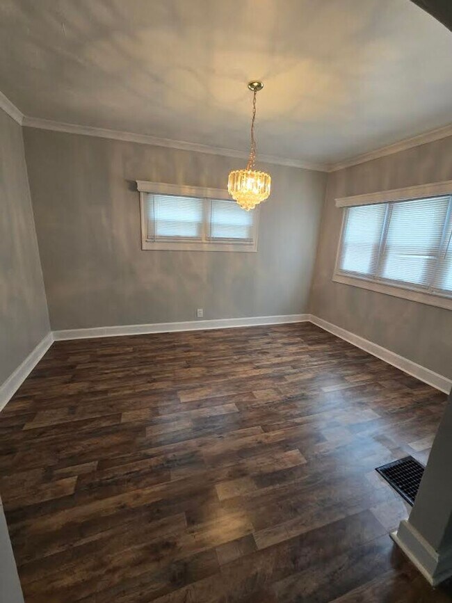 Foto del edificio - Three Bedroom Home located on Westside near 30th Street and MLK Drive