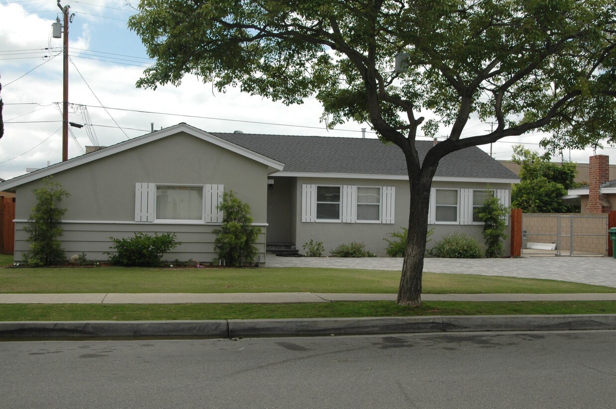Primary Photo - 2210 Grovemont St