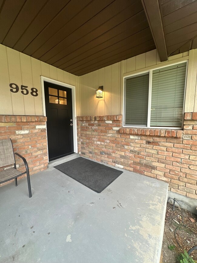Building Photo - 958 S 1060 E