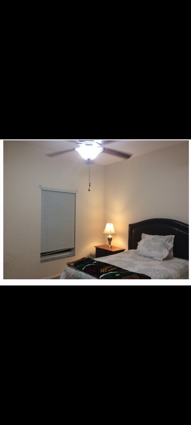 Foto del edificio - 2443 Comet Ln
