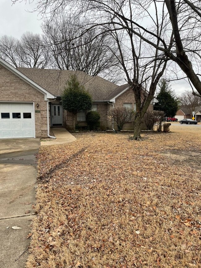 Building Photo - 3207 Canyonview Rd