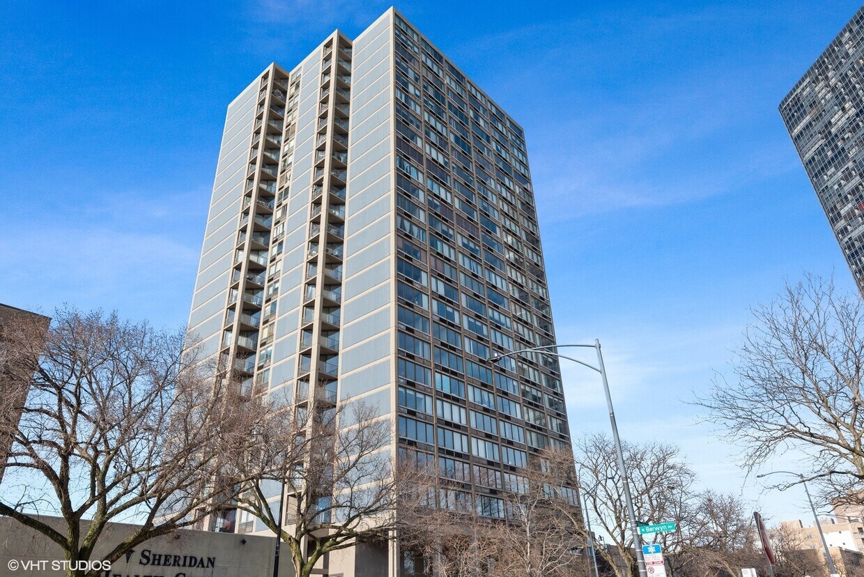 Primary Photo - 5320 N Sheridan Rd