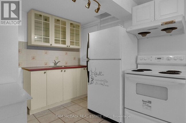 Building Photo - 5477 Palmerston Crescent