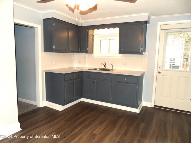 Foto del edificio - 112 E Elm St