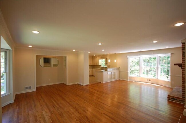 Building Photo - 3220 Normandy Ct NE