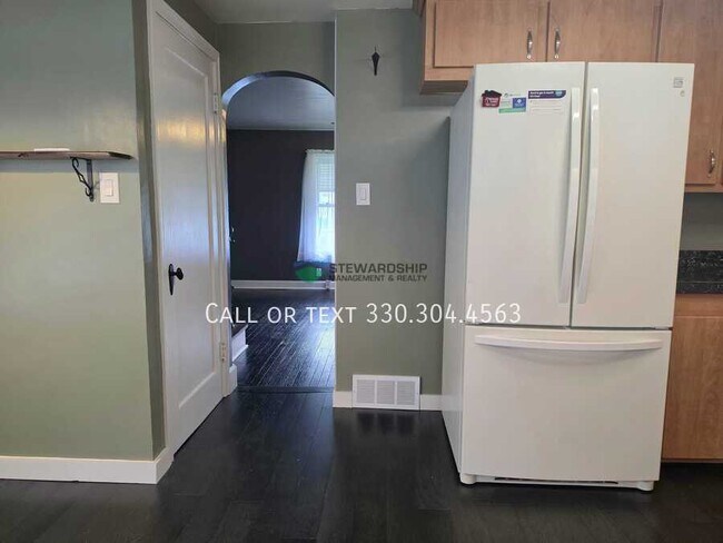 Foto del edificio - 2119 Maple Ave NE