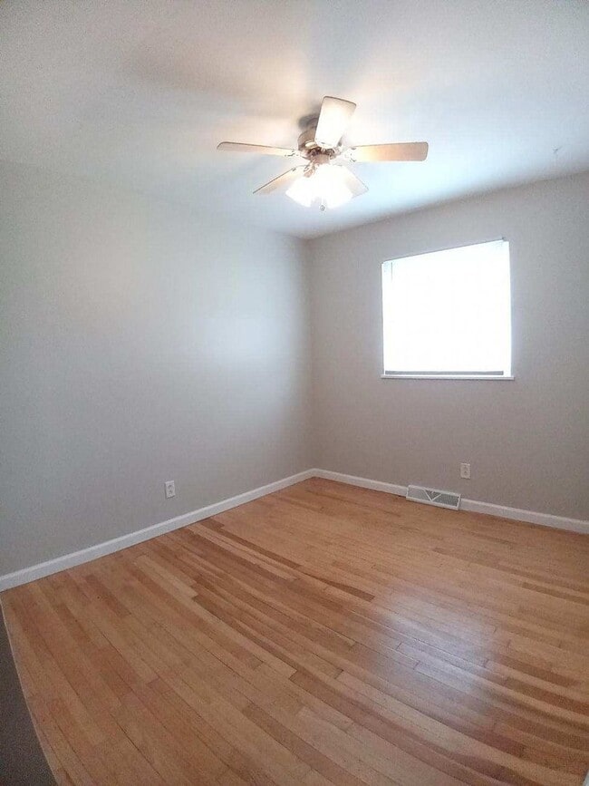 Building Photo - North Gate 3 Bedroom!