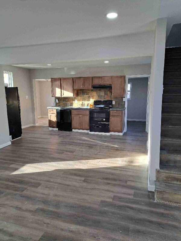 Building Photo - 30 W Canal St