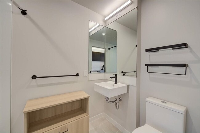 Interior Photo - 145 Leavenworth St