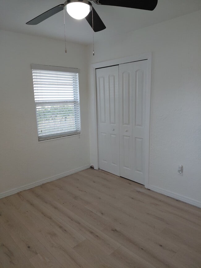 Foto del edificio - 1003 39th Ave W