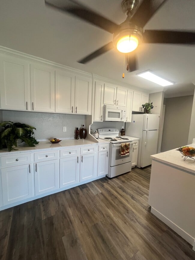 Building Photo - 941 Lewelling Blvd