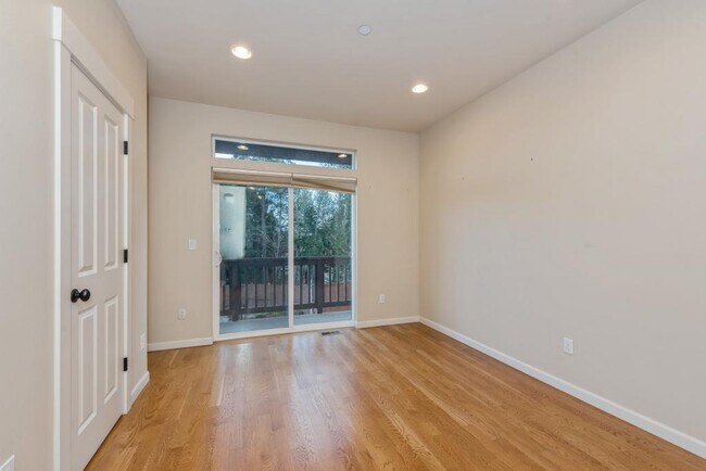 Building Photo - 17806 NE 95th Ct - 2 bedrooms