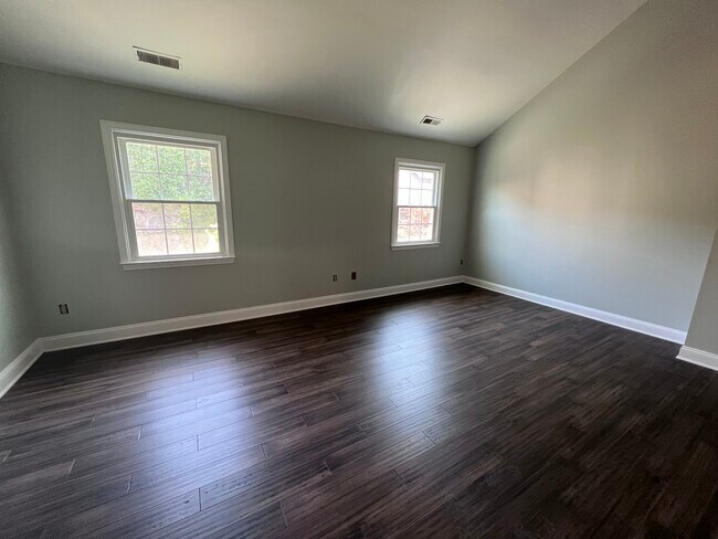 Building Photo - 69 Kingswood Dr