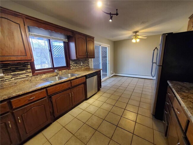 Foto del edificio - 4470 Denbigh Rd