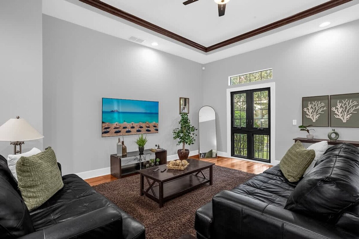 Primary Photo - 14590 Damai Ln